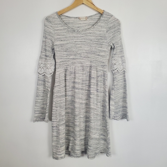Altar'd State Dresses & Skirts - Altar'd state Heather gray long sleeved dress with sleeve accent M